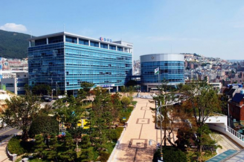 “HMM, 북극 항로 최적 거점 북항으로”…부산 동구, 이전 촉구