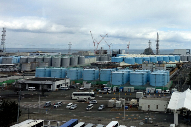 국제원자력기구(IAEA)가 일본 정부가 추진 중인 오염수 해양 방류에 힘을 실은 결과를 내놓자 원안위는 “어떤 판단을 내리기에는 시기 상조”라고 밝혔다. 일본 후쿠시마 원자력발전소의 오염수 저장탱크. 연합뉴스