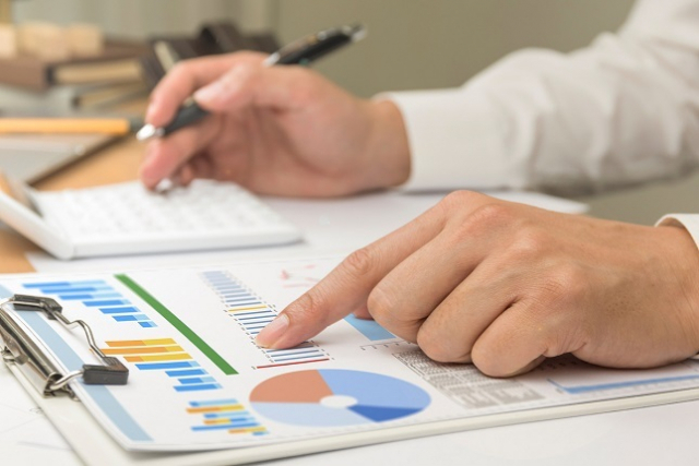 올해 결혼한 신혼부부는 연말까지 혼인신고를 마쳐야 이번 연말정산에서 각각 최대 50만원씩 세액공제를 받을 수 있다. <div class=