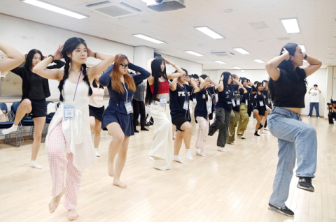 국립부경대, 부경국제계절학기에서 K-POP 댄스 배우는 외국인 학생들