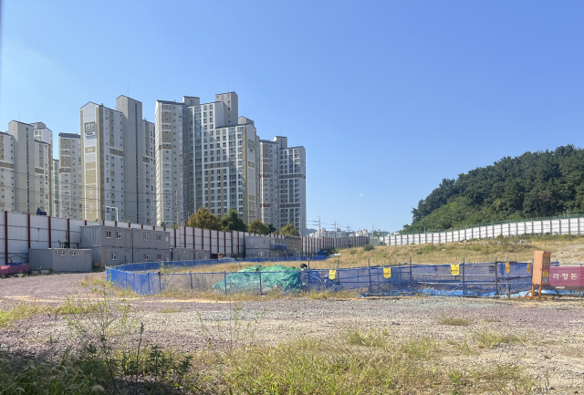 공사가 중단 된 ‘김해 외동주공아파트 재건축 정비사업’ 공사현장. 이경민 기자