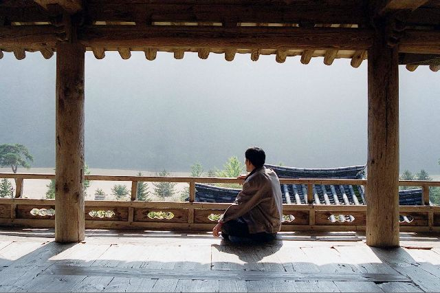 경북 안동 병산서원 만대루. 병산서원은 드라마 촬영으로 몇 차례 수난을 겪은 바 있다. MBC는 1999년 드라마 ‘국희’ 촬영 때 병산서원 만대루에서 기생파티 장면을 연출했다가 서원 모독이라는 비판을 받았다. 부산일보DB