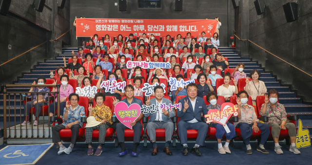 고성군이 지역 어르신 삶의 질 향상과 건강하고 활기찬 노후 보장을 위해 올해 노인복지 분야에만 725억 원을 투입한다. 고성군 제공