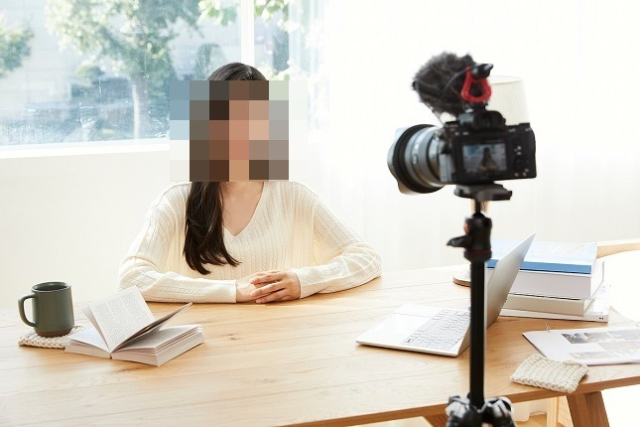 국세청에 종합소득세를 신고한 유튜버 등 ‘1인 미디어 창작자’의 한해 평균 수입이 7000만 원을 넘었다. 4년 만에 25% 증가한 것이다. 클립아트코리아 제공