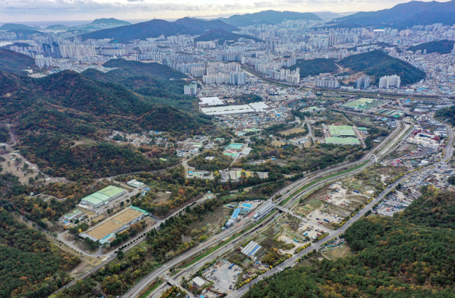 풍산 부산공장과 센텀2지구 조성 예정지 전경. 부산일보DB