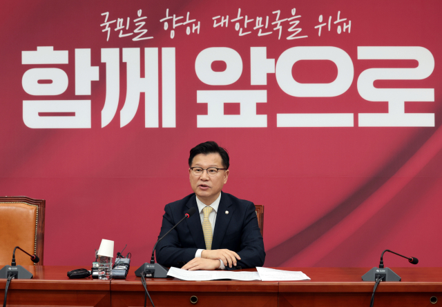 국민의힘 이양수 사무총장이 9일 서울 여의도 국회에서 열린 긴급 기자간담회에서 국민의힘 김문수 대선 후보와 무소속 한덕수 대선 예비후보의 단일화 등 현안에 대해 발언하고 있다. 연합뉴스