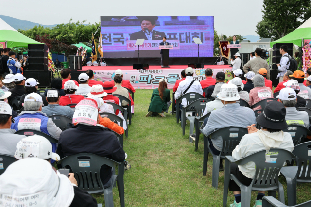 나동연 양산시장이 23일 대통령기 전국 파크골프대회 개막식에서 인사말을 하고 있다. 양산시 제공