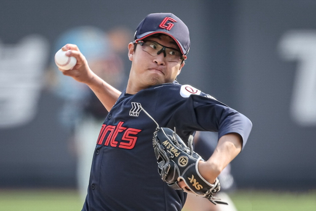 롯데 자이언츠 박세웅이 지난달 11일 KT 위즈전에서 힘차게 공을 던지고 있다. 롯데 자이언츠 제공