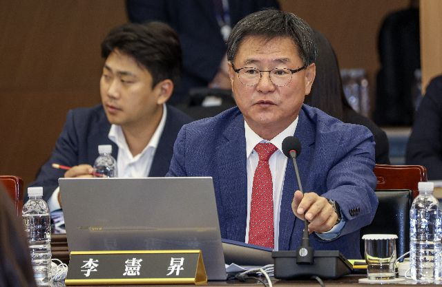 국민의힘 이헌승 의원이 지난해 10월 부산 남구 BIFC 캠코마루에서 진행된 국회 정무위원회 국정감사에서 발언하고 있다. 부산일보DB