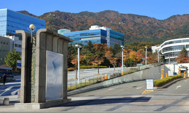 지방거점국립대를 대표하는 부산대학교 정문. 부산일보DB