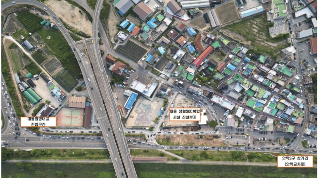 퇴근 시간대 차량이 몰려 만성적 정체를 빚는 대동화명대교 진입로 모습. 김해시 제공