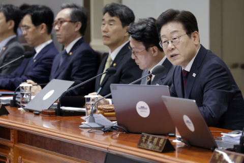 이 대통령, 주말 국무회의서 첫 추경 의결…