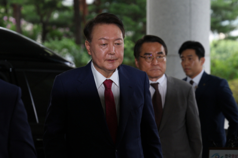 尹 2차 대면조사 9시간30분 만에 종료…조서 열람 시작