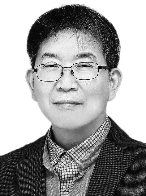 [정달식의 일필일침] 부산시가 가덕신공항 중심에 서라