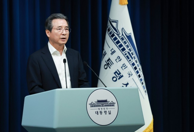 김용범 대통령실 정책실장이 31일 서울 용산 대통령실 청사에서 한미 관세 협상 타결과 관련해 브리핑을 하고 있다. 연합뉴스