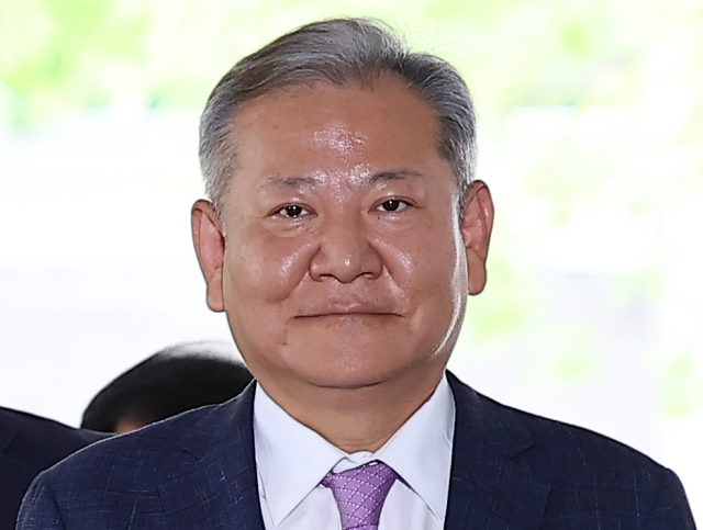 이상민 전 행정안전부 장관이 구속 전 피의자 심문(영장실질심사)을 위해 7월 31일 서울 서초구 서울중앙지방법원으로 들어서고 있다. 연합뉴스