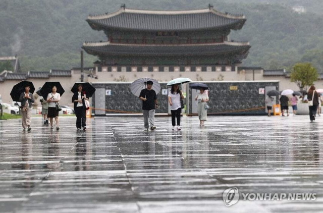 비 내리는 광화문광장. 연합뉴스
