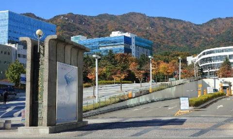 부산대, 교내 반발에 ‘6·25 호국 영웅 명비’ 규모 축소