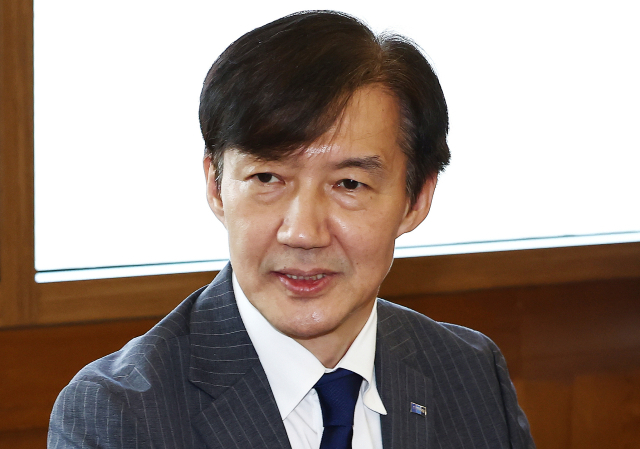 조국혁신당 조국 혁신정책연구원장이 지난 4일 서울 종로구 조계사를 방문, 총무원장 진우스님을 예방하고 있다. 연합뉴스