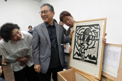 [영상] 독일 ‘유배’ 홍성담 판화, 35년 만에 부산 돌아왔다