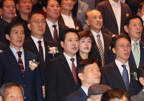 부마항쟁 기념식 찾은 정치권, 같은 ‘민주 수호’ 외쳤지만…