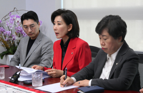 뻑하며 충돌, 파행…‘문제적 상임위’ 이번 주도 화약고