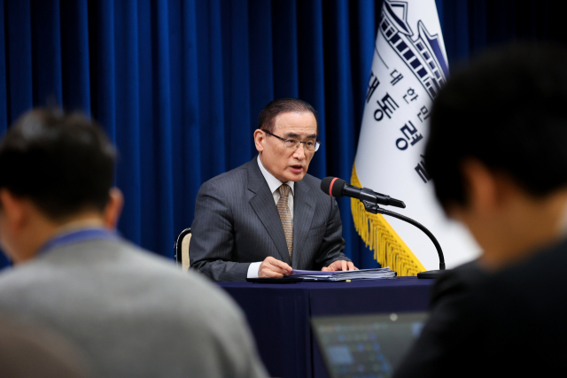 위성락 국가안보실장이 24일 용산 대통령실에서 이재명 대통령 아세안 순방 및 APEC 정상회의 일정 관련 브리핑을 하고 있다. 연합뉴스