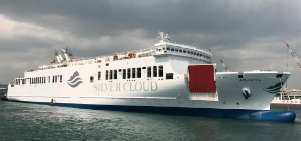 ‘연안선박 현대화 펀드’ 지원사업으로 건조돼 완도~제주를 오가는 대형 카페리선 실버클라우드호(2만 263t급) 모습. KOMSA 제공