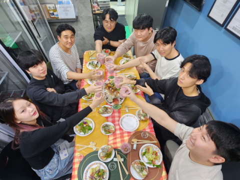 아쿠아 비츠 회원들이 가랑가랑 양조장에 모였다.