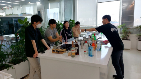 동아대에는 주류학술동호회 ‘아쿠아 비츠’가 정기 모임을 열고 있다. 아쿠아 비츠 제공