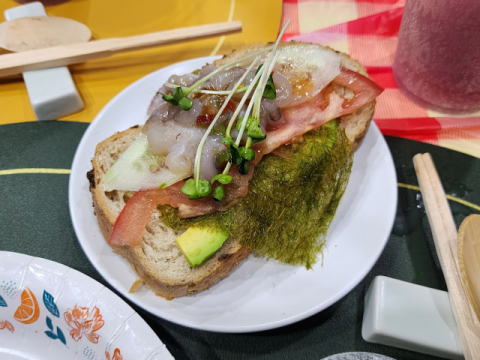 한식 요리사 출신 이주운 양조사가 만든 와사비타코 샌드위치.