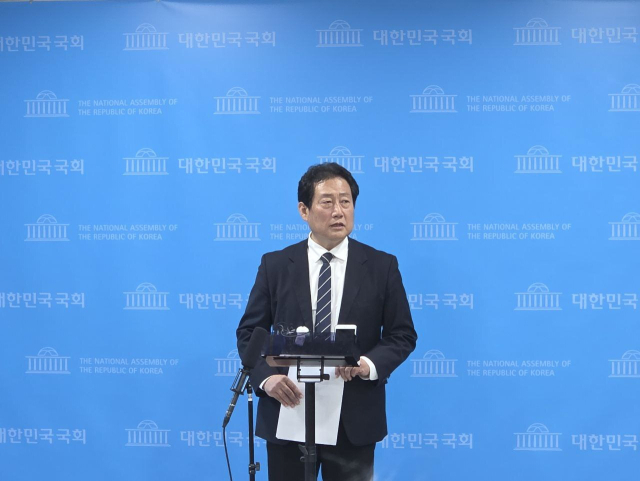 더불어민주당 유동철 수영지역위원장은 5일 국회에서 시당위원장 컷오프(공천 배제) 관련 기자회견을 열었다. 유 위원장 페이스북 캡처.