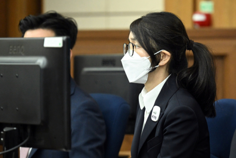 경찰, 尹 청탁금지법 위반 혐의로 송치… 김건희 디올백 수수 관련