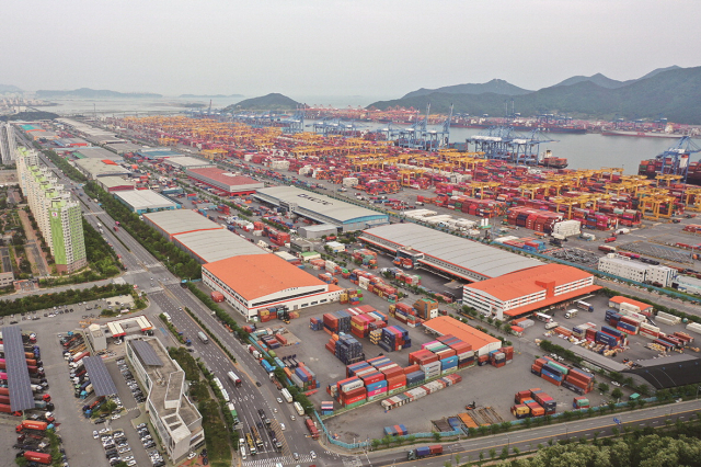 부산항 신항 배후단지 전경. 부산일보DB