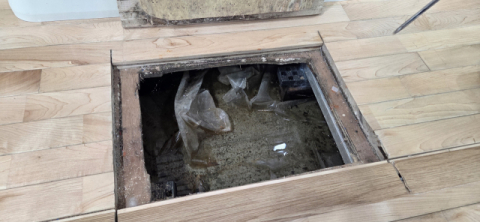 남구국민체육센터 체육관 바닥에 정체 모를 물이… 남구청 “교체도 원인 규명도 불가”