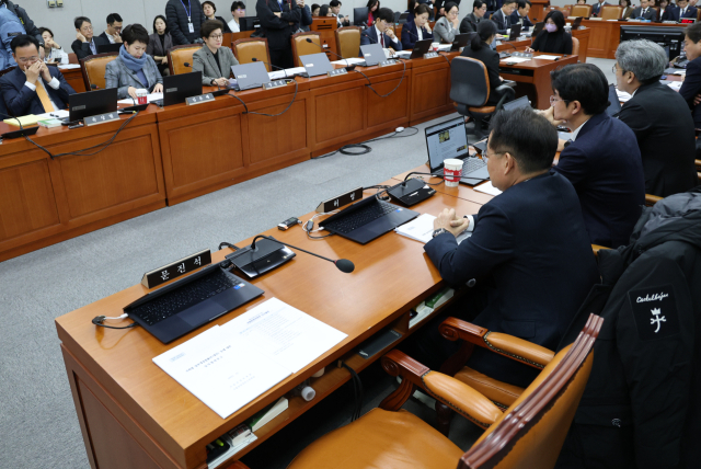 3일 서울 여의도 국회에서 열린 운영위원회 전체회의에 운영위 여당 간사인 더불어민주당 문진석 원내운영수석부대표의 빈자리가 눈에 띄고 있다. 연합뉴스