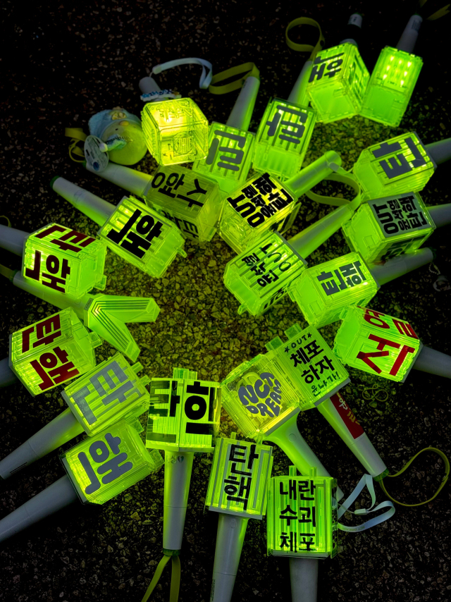 윤석열 탄핵 촉구 집회에 등장한 아이돌 응원봉 모습. 클레이하우스 제공