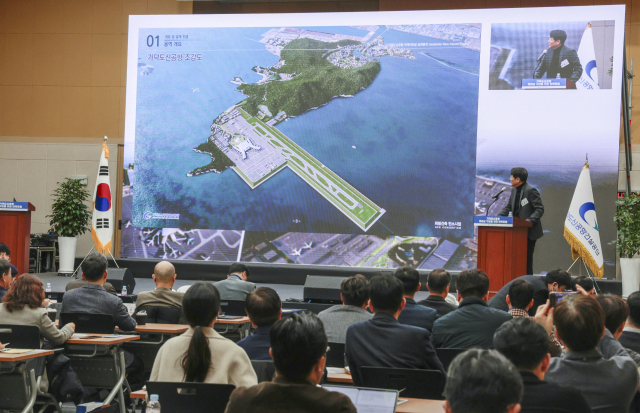 ‘가덕도신공항 미래상 구현을 위한 전략포럼’이 23일 부산항국제전시컨벤션센터에서 국토교통부와 가덕도신공항건설공단 주최로 열렸다. 정대현 기자 jhyun@