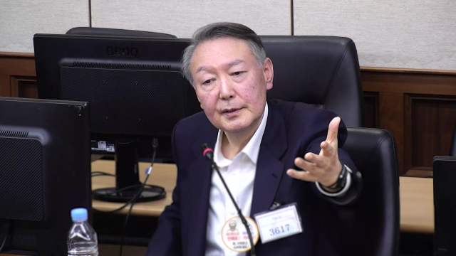 윤석열 전 대통령이 26일 오후 서울 서초구 서울중앙지법에서 열린 특수공무집행방해, 직권남용 권리행사방해 등 혐의 사건의 결심 공판에서 최후 진술을 하고 있다. 연합뉴스