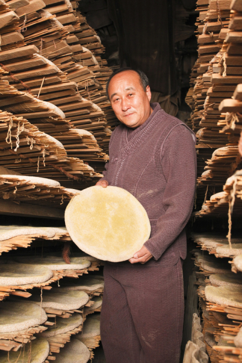 부산을 대표하는 산성막걸리의 유청길 대표. 부산일보DB
