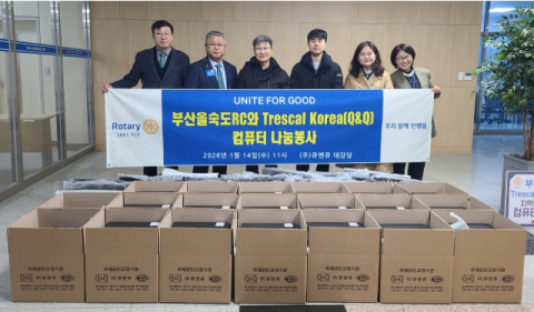 [포토뉴스] 박상현 대표, 컴퓨터 기부