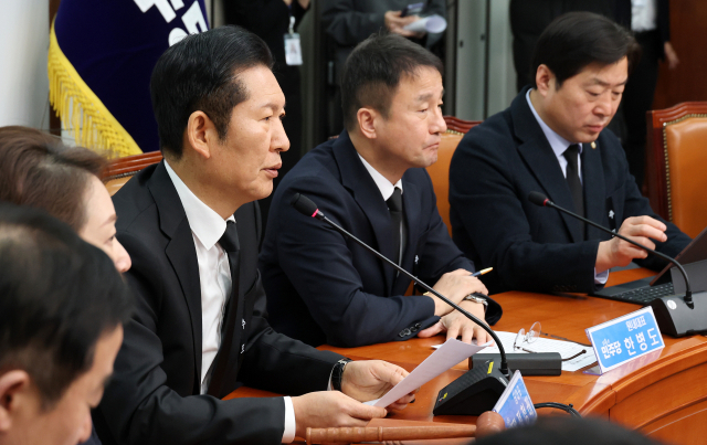 더불어민주당 정청래 대표가 26일 국회에서 열린 최고위원회의에서 발언하고 있다. 연합뉴스