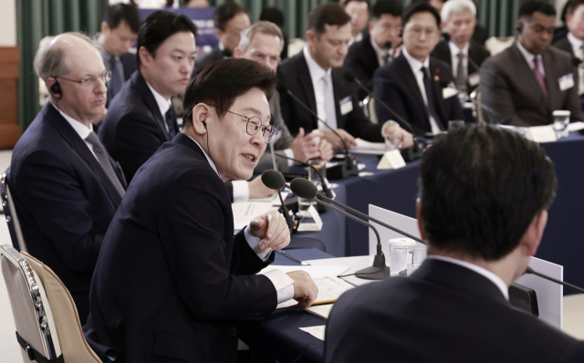 이재명 대통령이 28일 청와대에서 열린 외국인투자기업 간담회에서 발언하고 있다. 연합뉴스