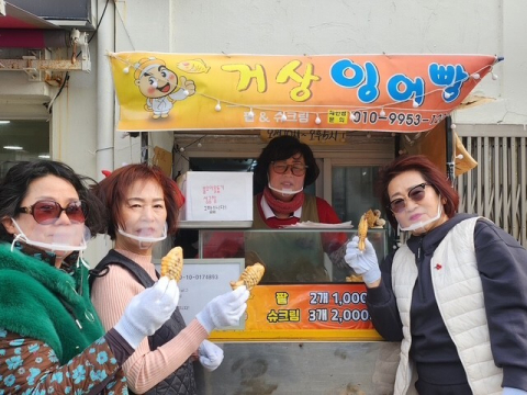 붕어빵 팔아 모은 정성, 영도구 동삼2동에 100만 원 성금 기탁