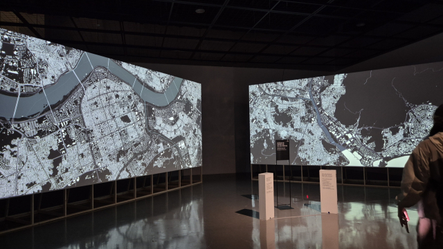 리슨투더시티, '임장크루-갭투-초품아-마피-강남불패: 지역소멸과 욕망의 도시'. 부산현대미술관 제공