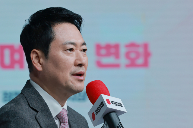 국민의힘 장동혁 대표가 9일 서울 강서구 ASSA 아트홀에서 열린 당 여성 정책 공모전 시상식에 참석해 인사말하고 있다. 연합뉴스