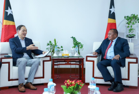 장원삼 코이카 이사장이 벤디토 도스 산토스 프레이타스 외교부 장관과 면담하며 한국의 개발협력사업의 성과와 협력방향을 논의하고 있다.