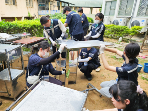 스시랑카 캔디 국립병원 시설 보수 봉사활동 모습.
