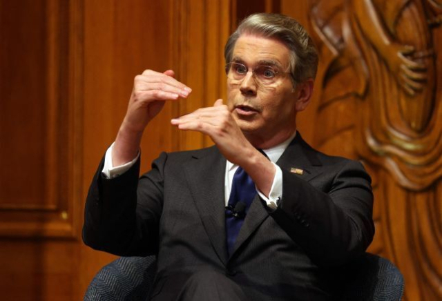 스콧 베선트 미국 재무장관이 20일 텍사스주 댈러스의 이코노믹 클럽 오브 댈러스에서 대법원의 상호관세 판결에 대해 말하고 있다. 연합뉴스