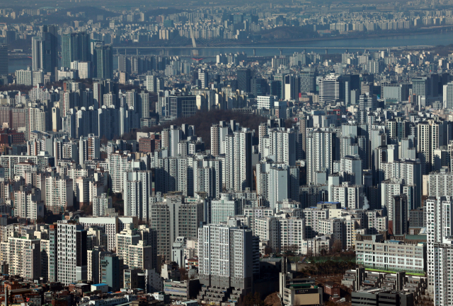 서울 남산 N서울타워에서 바라본 아파트 밀집지역. 연합뉴스